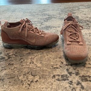 Nike Women’s Vapor MAX Athletic Shoe